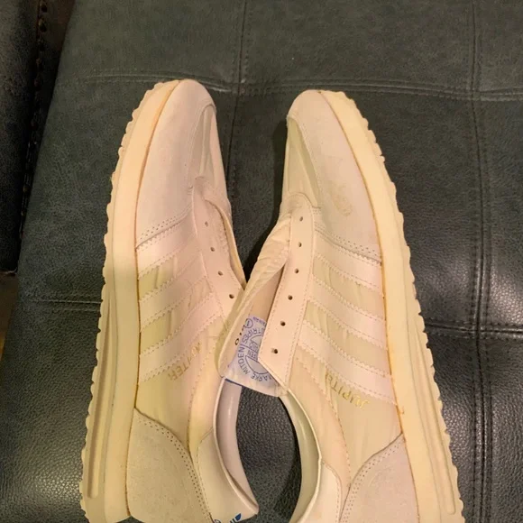 Adidas Off-White  Vintage Jupiter Sneakers with Subtle Blue Details - Picture 6 of 10